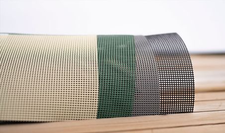 Bâche filet au mètre : Grille PVC Largeur 2.10 m. 250g/m².  Garantie 3 ans.